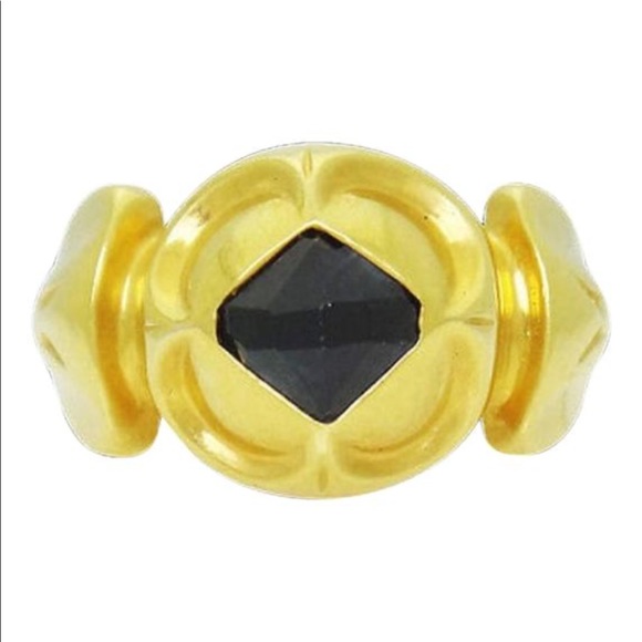 Jewelry - 14k yellow gold black onyx ornate ring